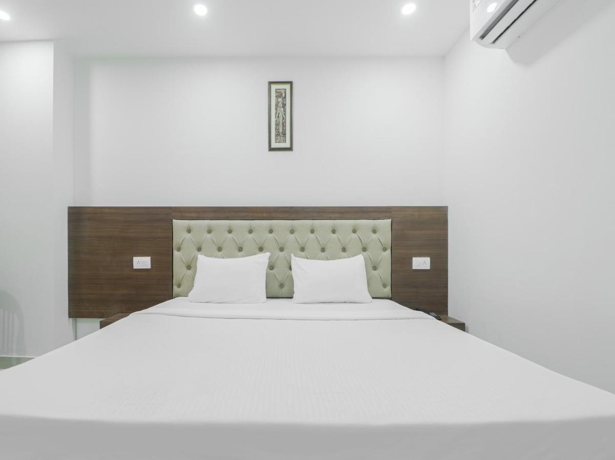 Oyo Townhouse 853 Hotel The Royal Aroma Haridwār Buitenkant foto